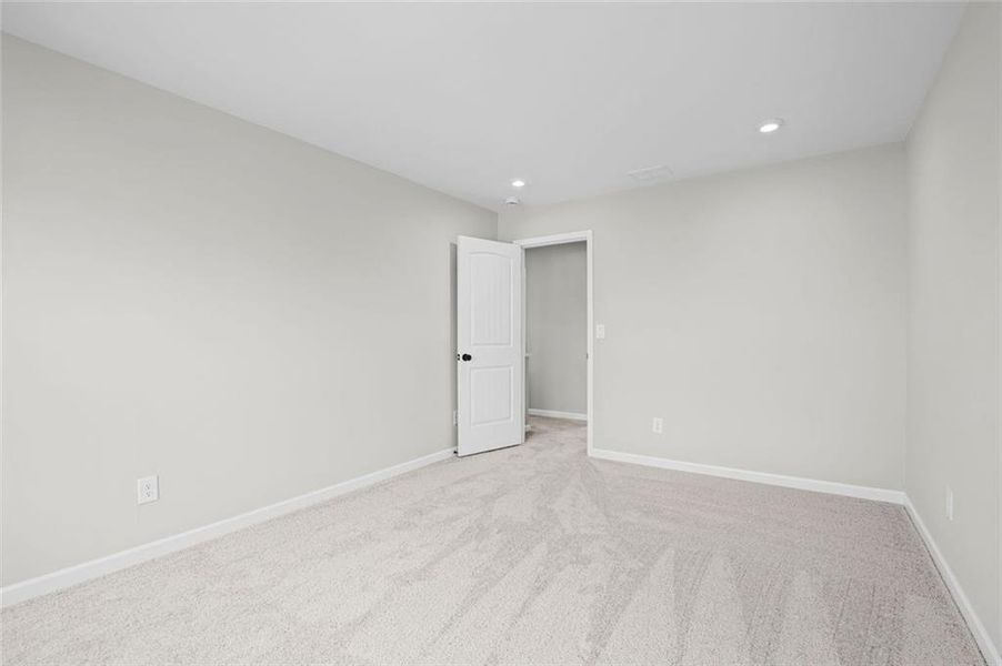 Spacious, unfurnished interior of a new home in Three Rivers, Rome (Image 37).