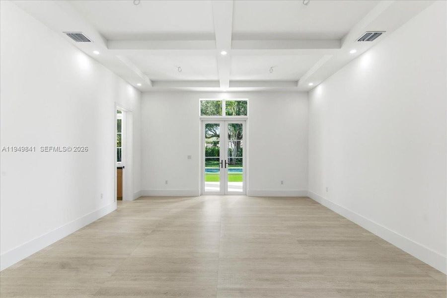 Spacious, unfurnished interior of a new home in , Pinecrest (Image 28).
