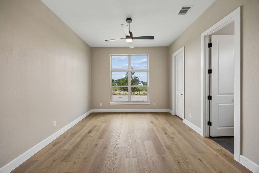 Spacious, unfurnished interior of a new home in Mustang Lakes, Celina (Image 46).