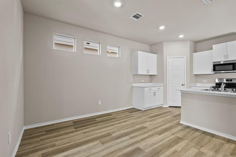 Spacious, unfurnished interior of a new home in Orchard Village, Fort Worth (Image 14). Spacious, unfurnished interior of a new home in Orchard Village, Fort Worth (Image 14).