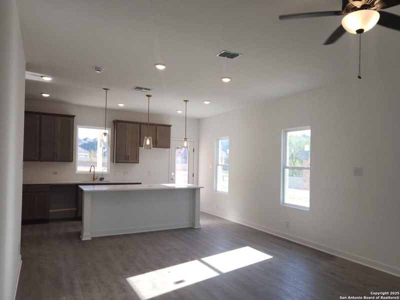 Spacious, unfurnished interior of a new home in Arcadia Ridge, San Antonio (Image 16). Spacious, unfurnished interior of a new home in Arcadia Ridge, San Antonio (Image 16).