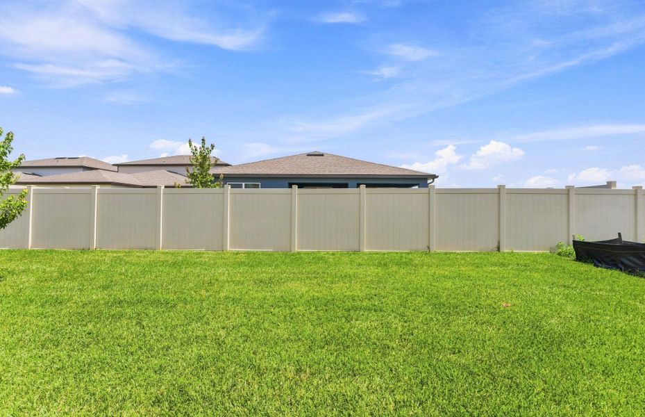 Exterior details and patio area of a home in Vida's Way, Wesley Chapel (Image 3).
