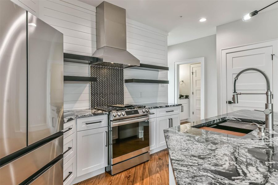 Furnished interior view inside a new home in , Galveston (Image 13).