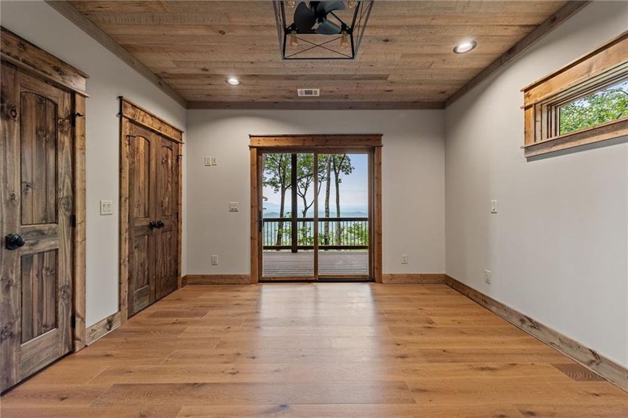 Spacious, unfurnished interior of a new home in , Ellijay (Image 20).