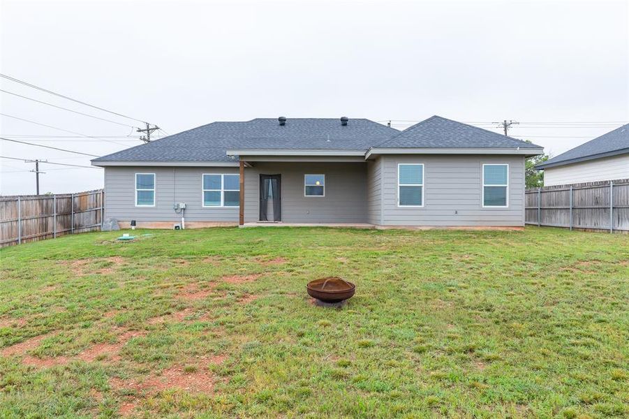 Exterior details and patio area of a home in , Tuscola (Image 24).