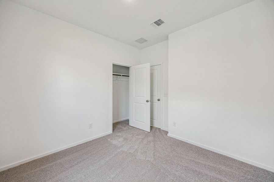 Spacious, unfurnished interior of a new home in Stokesbury, Waller (Image 23).