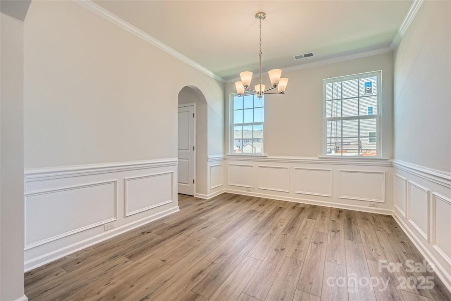 Dining Room (example) Dining Room (example)