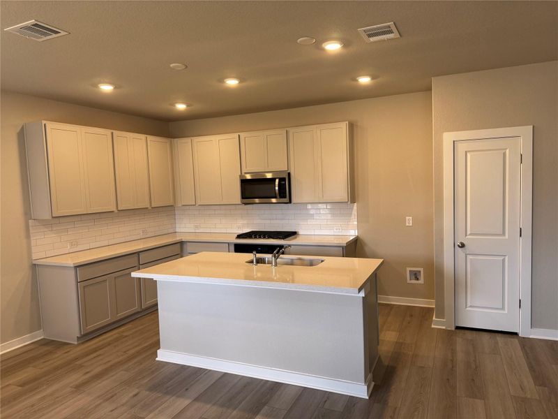 Light & Bright Open Concept Kitchen Light & Bright Open Concept Kitchen