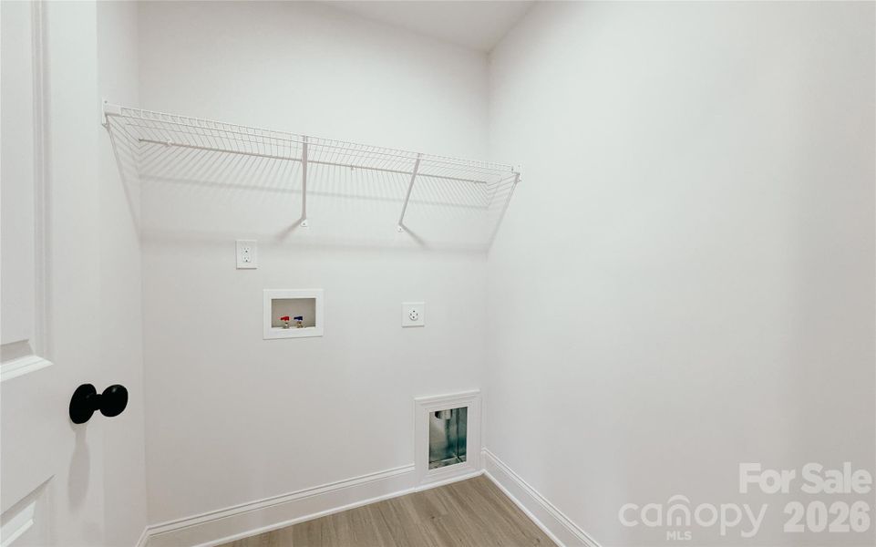 Spacious, unfurnished interior of a new home in , Harrisburg (Image 23).