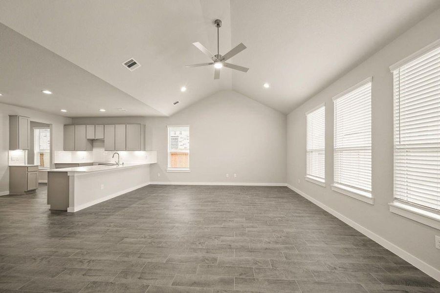 Spacious, unfurnished interior of a new home in Barton Creek Ranch, Conroe (Image 24). Spacious, unfurnished interior of a new home in Barton Creek Ranch, Conroe (Image 24).