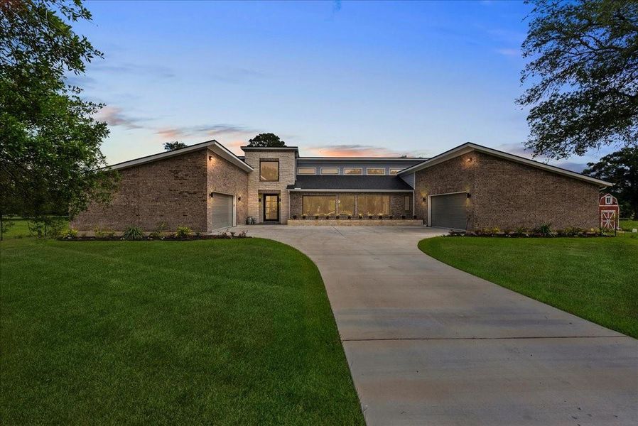 Welcome to 7627 Scott Ave.! Located just 20 mins to the Texas Medical Center. Custom built in 2025 to offer the highest level of luxury, privacy, and enjoyment.