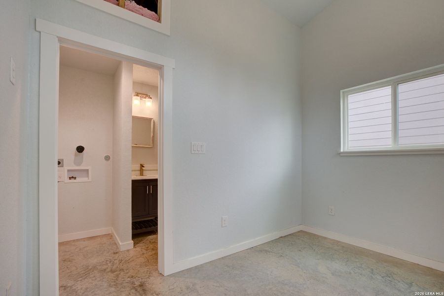 Spacious, unfurnished interior of a new home in , Canyon Lake (Image 16).