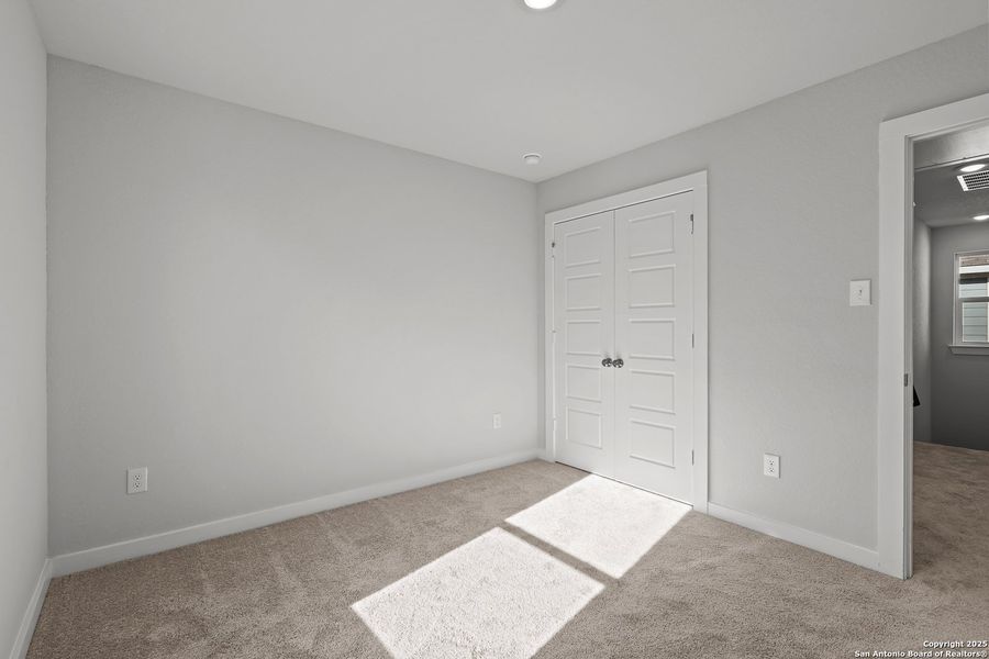 Spacious, unfurnished interior of a new home in Senna, Leon Valley (Image 25).