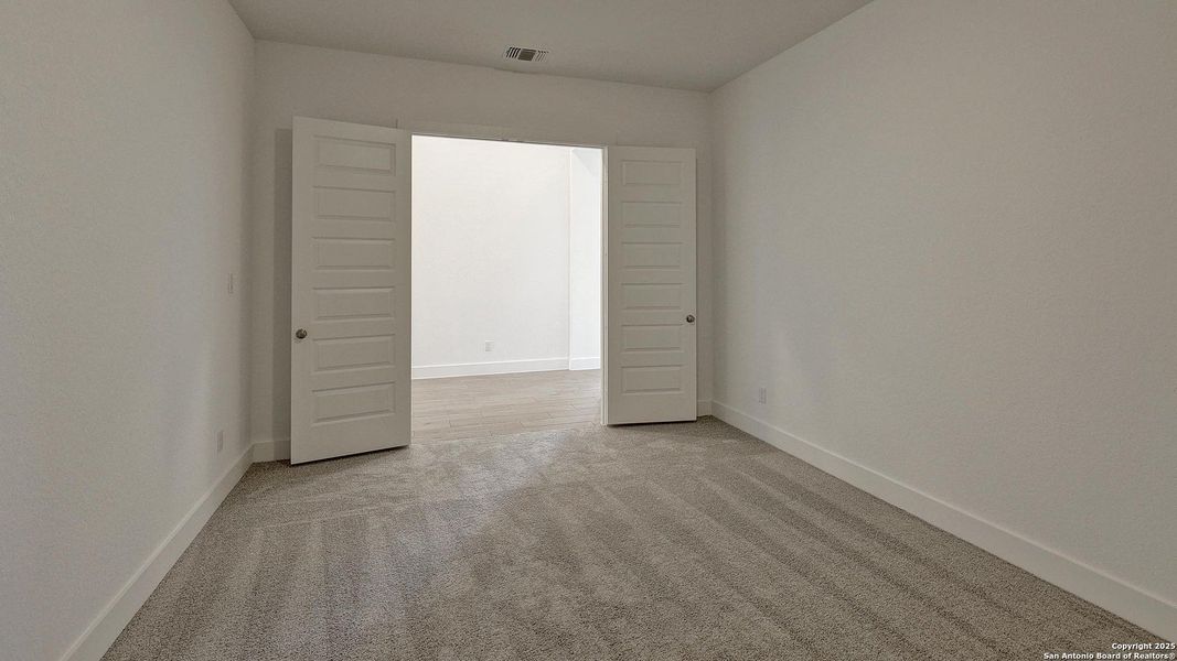 Spacious, unfurnished interior of a new home in Haby Hill 60', San Antonio (Image 26).