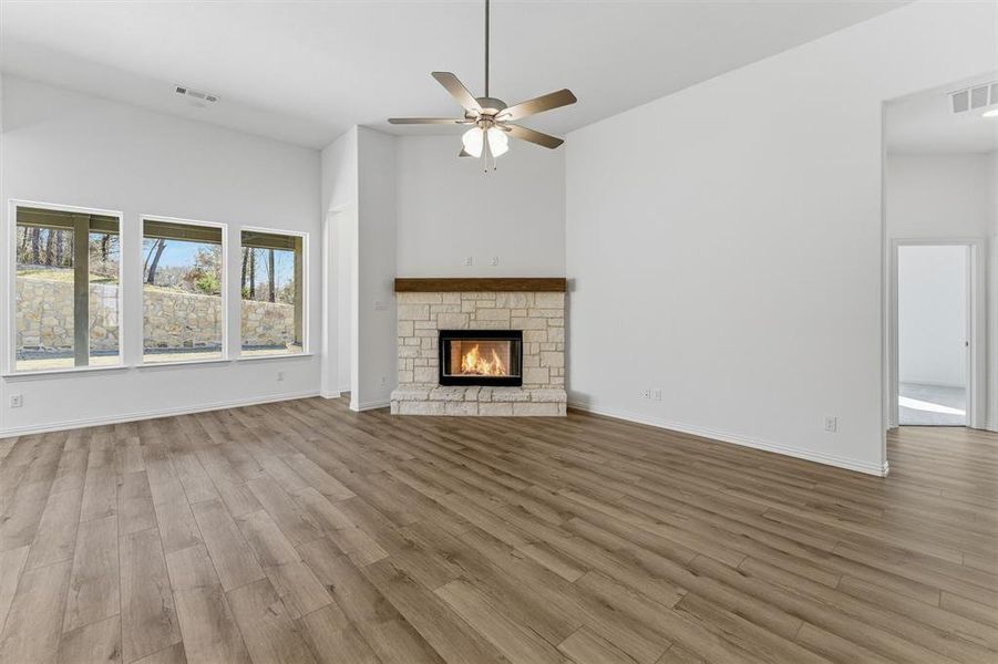 Spacious, unfurnished interior of a new home in Oak Grove Addition, Springtown (Image 16).