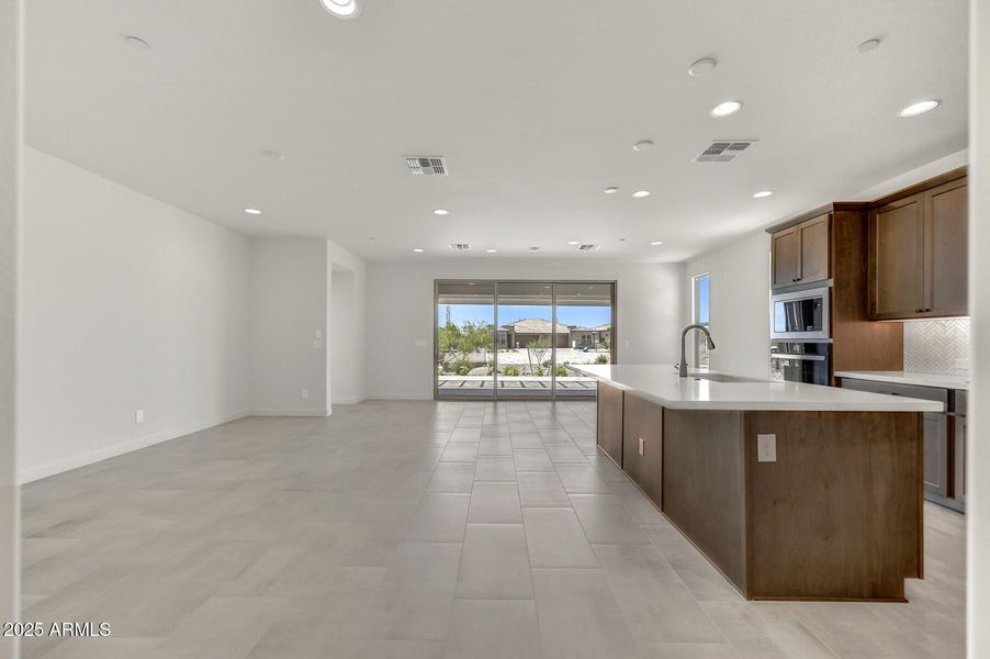 07) GREAT ROOM DETAIL