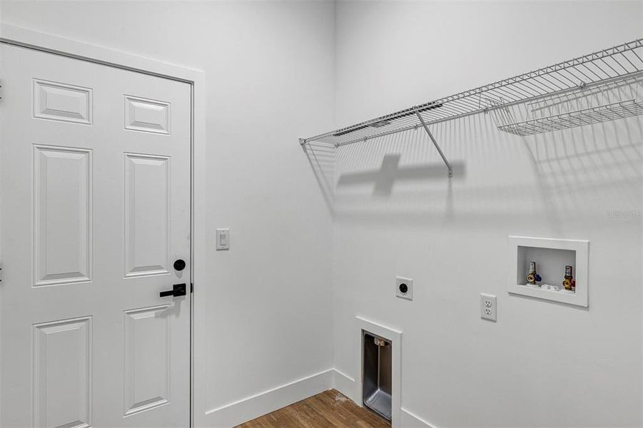 Spacious, unfurnished interior of a new home in , Port Charlotte (Image 41).