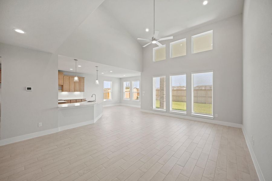 Spacious, unfurnished interior of a new home in Morton Creek Ranch, Katy (Image 12).