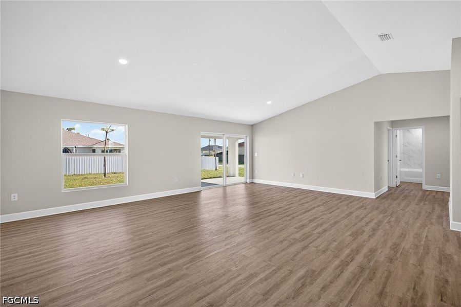 Spacious, unfurnished interior of a new home in Cape Coral, Cape Coral (Image 22).