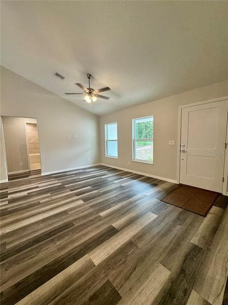 Spacious, unfurnished interior of a new home in , Dunnellon (Image 17).