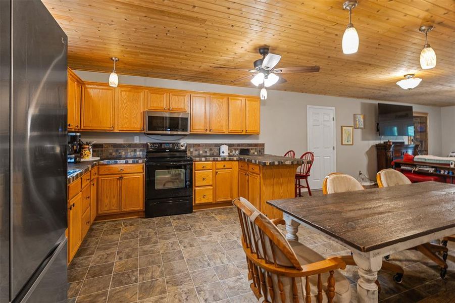 Furnished interior view inside a new home in , Gun Barrel City (Image 10).