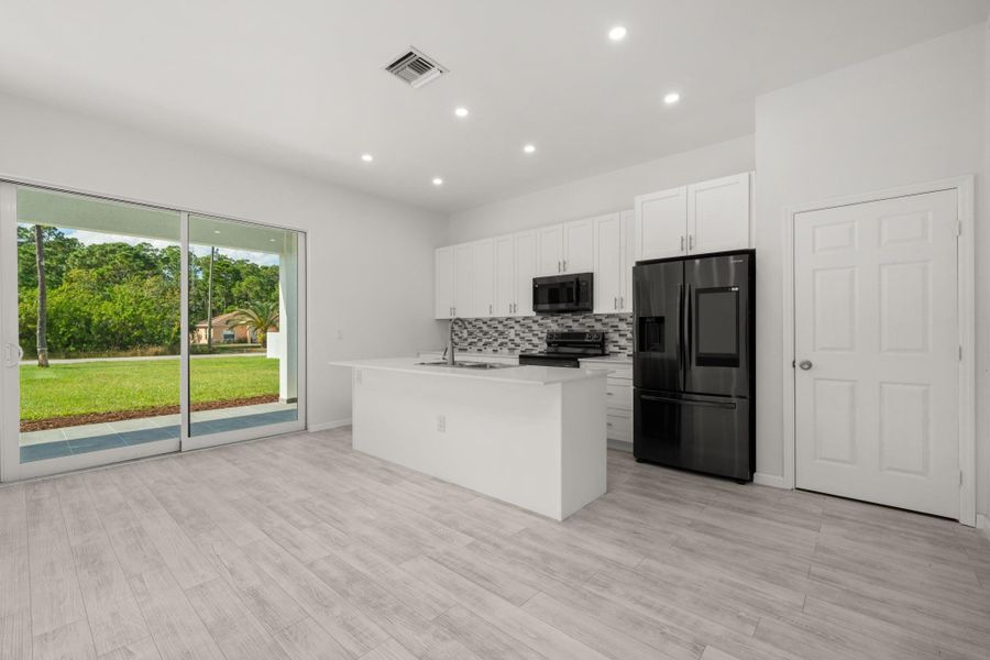 Furnished interior view inside a new home in , Lake Placid (Image 14).