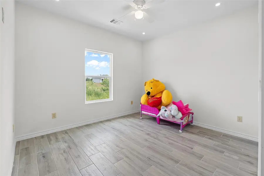 Spacious, unfurnished interior of a new home in , Cleveland (Image 13).