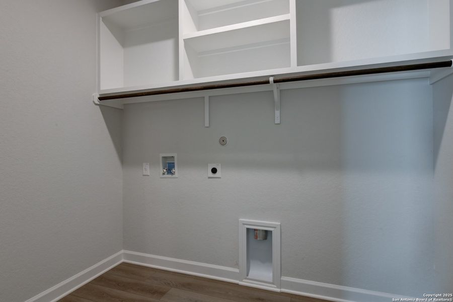 Spacious, unfurnished interior of a new home in Cordova Trails, Seguin (Image 23).