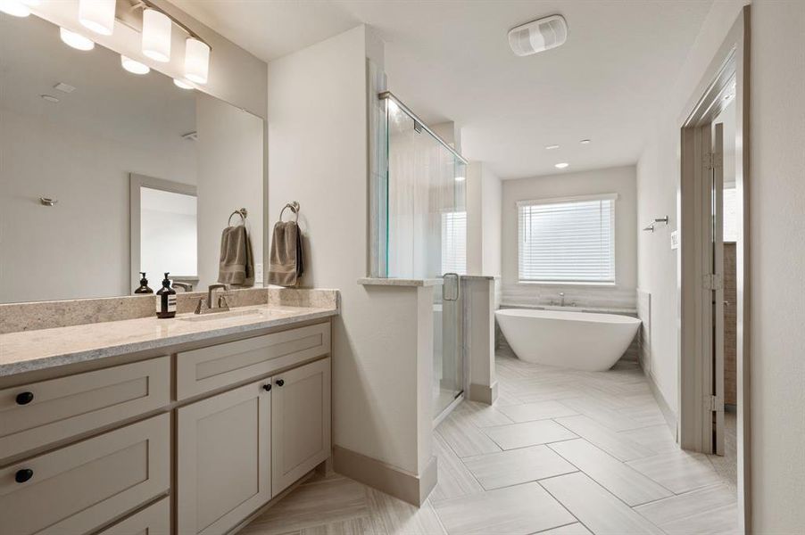 Furnished interior view inside a new home in , Farmers Branch (Image 32).