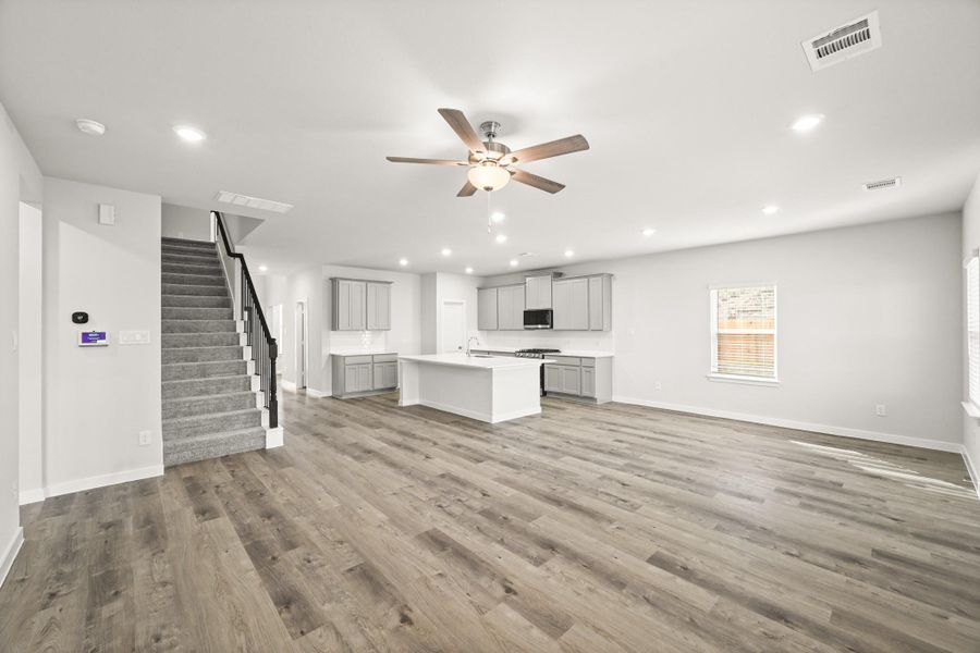 Spacious, unfurnished interior of a new home in Sunterra, Katy (Image 15).
