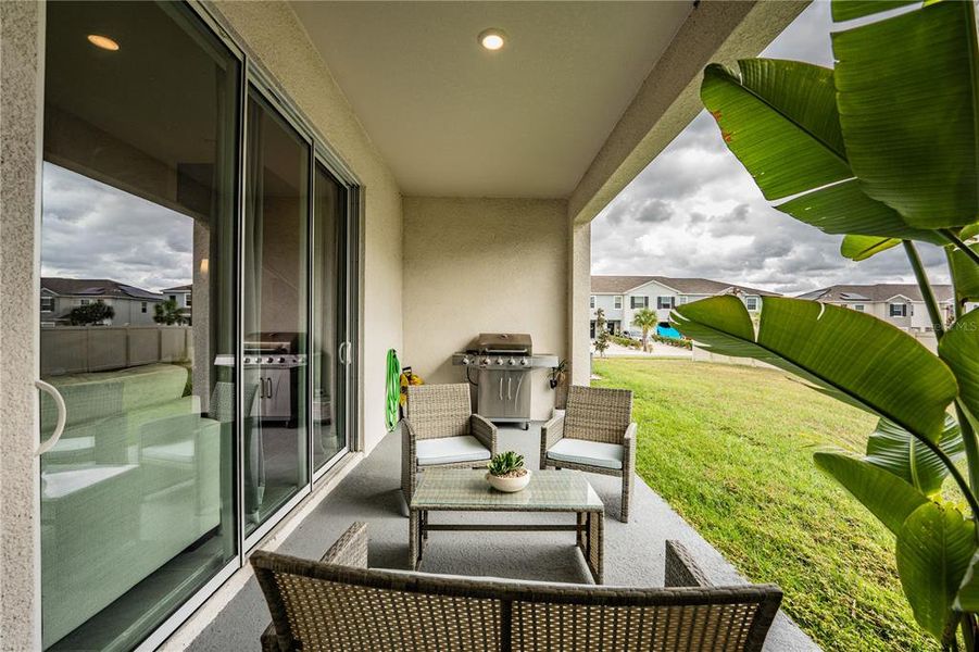 Exterior details and patio area of a home in , Plant City (Image 4).