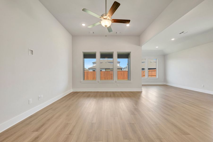 Spacious, unfurnished interior of a new home in The Meadows, Denton (Image 15).