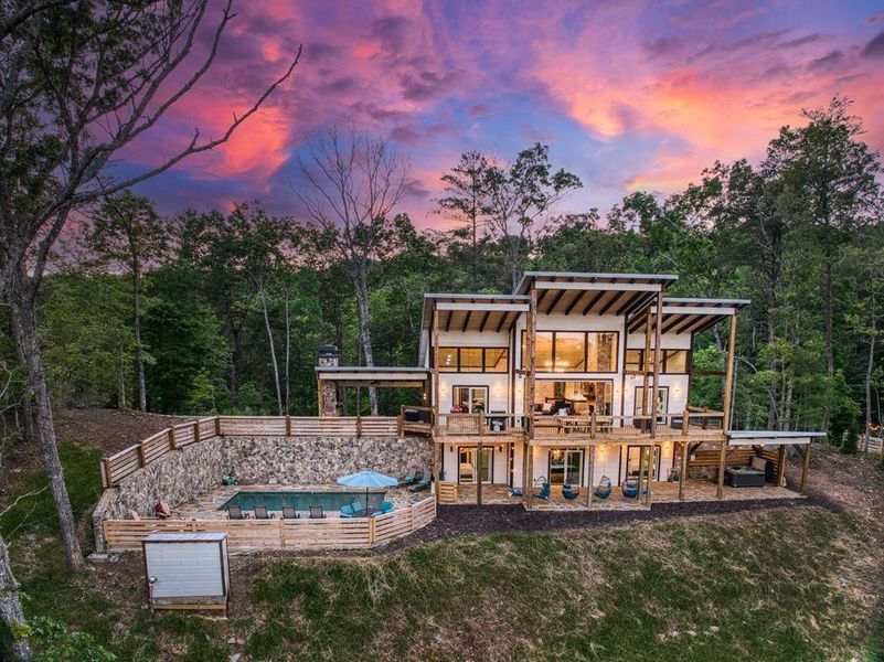 Image 47 of a home in .