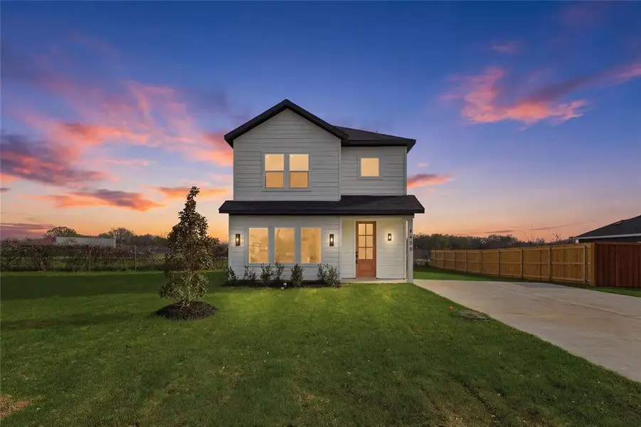 Front exterior of a new home in , Dallas, TX, highlighting curb appeal (Image 1). Front exterior of a new home in , Dallas, TX, highlighting curb appeal (Image 1).