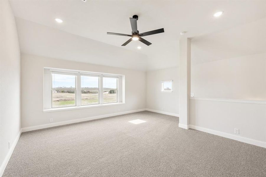 Spacious, unfurnished interior of a new home in Ridge Ranch, Mesquite (Image 32).