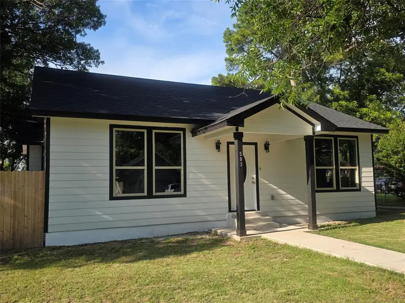 Exterior details and patio area of a home in , Olney (Image 21).