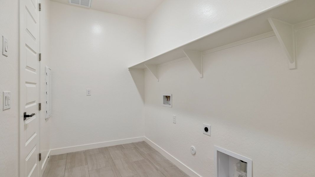 Spacious, unfurnished interior of a new home in The Ridge at Stone Butte, Phoenix (Image 35).