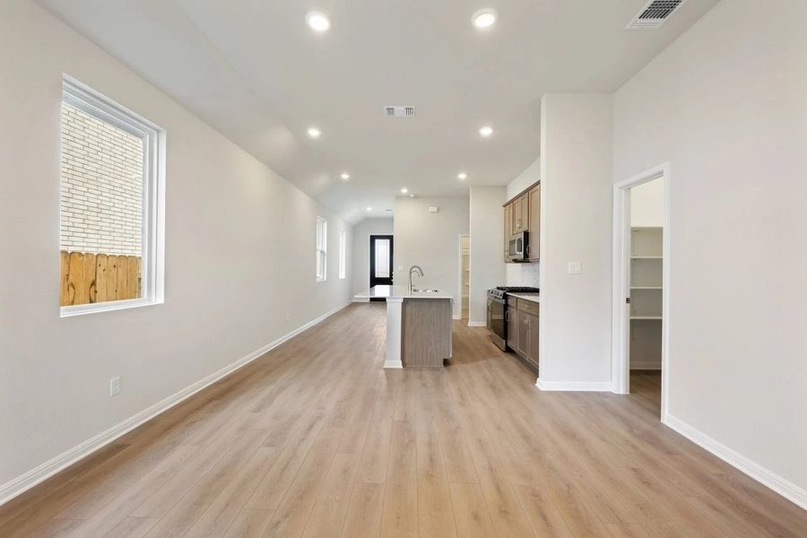 Spacious, unfurnished interior of a new home in La Cima, San Marcos (Image 23).