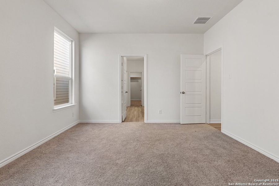 Spacious, unfurnished interior of a new home in The Granary - Heritage Collection, San Antonio (Image 10).