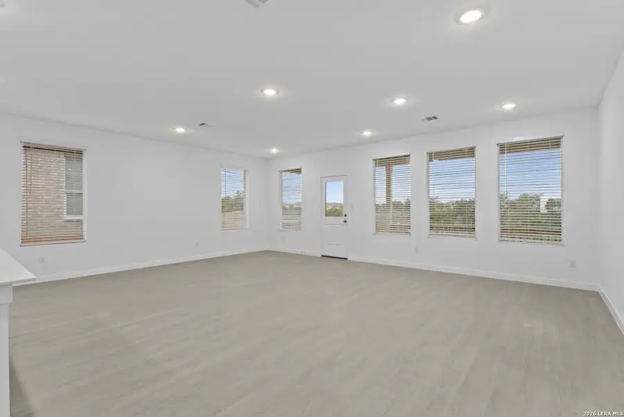 Spacious, unfurnished interior of a new home in Brookmill, San Antonio (Image 21).