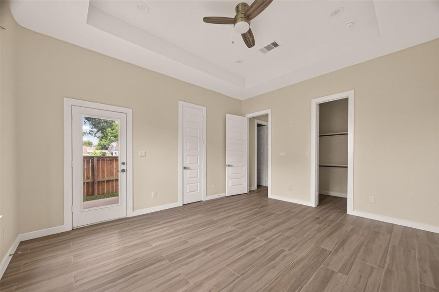 Spacious, unfurnished interior of a new home in , Houston (Image 28).