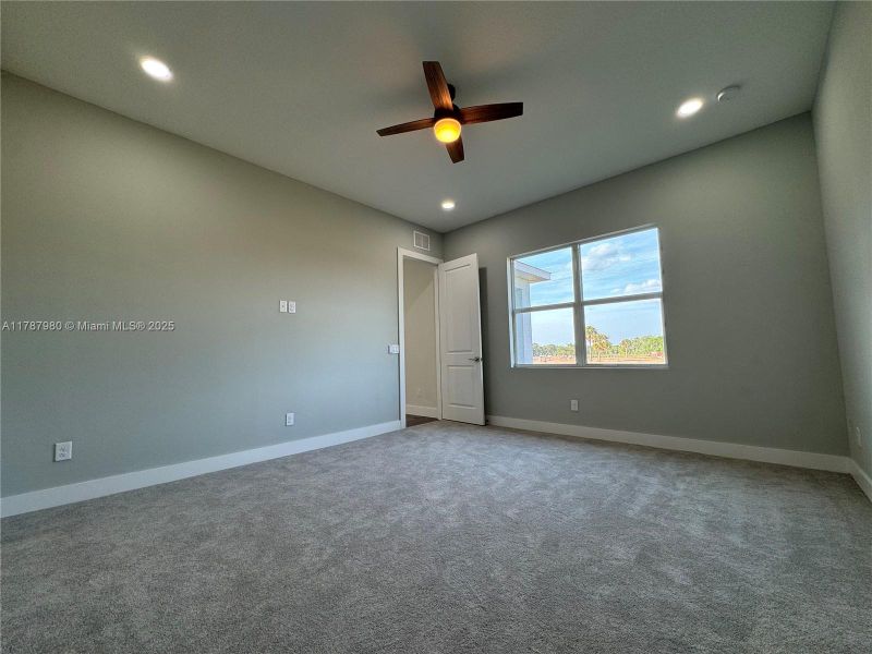 Spacious, unfurnished interior of a new home in , Labelle (Image 26).