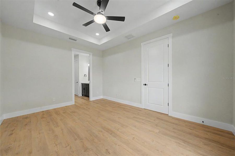 Spacious, unfurnished interior of a new home in , Sebring (Image 35).