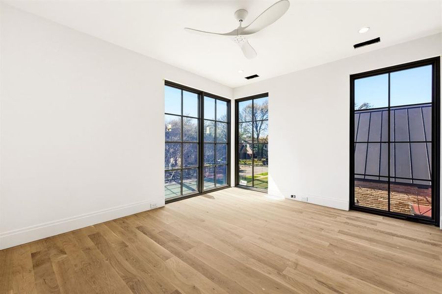 Spacious, unfurnished interior of a new home in , Dallas (Image 10).