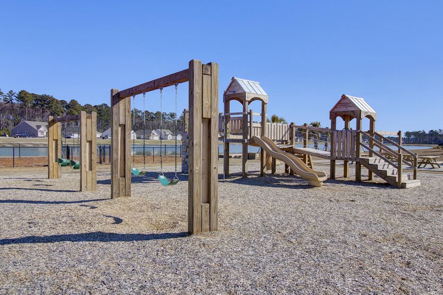 Community amenities in French Quarter Creek, Huger (Image 45).