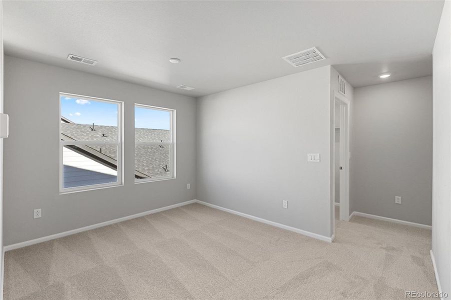 Spacious, unfurnished interior of a new home in Talon Pointe, Thornton (Image 26).