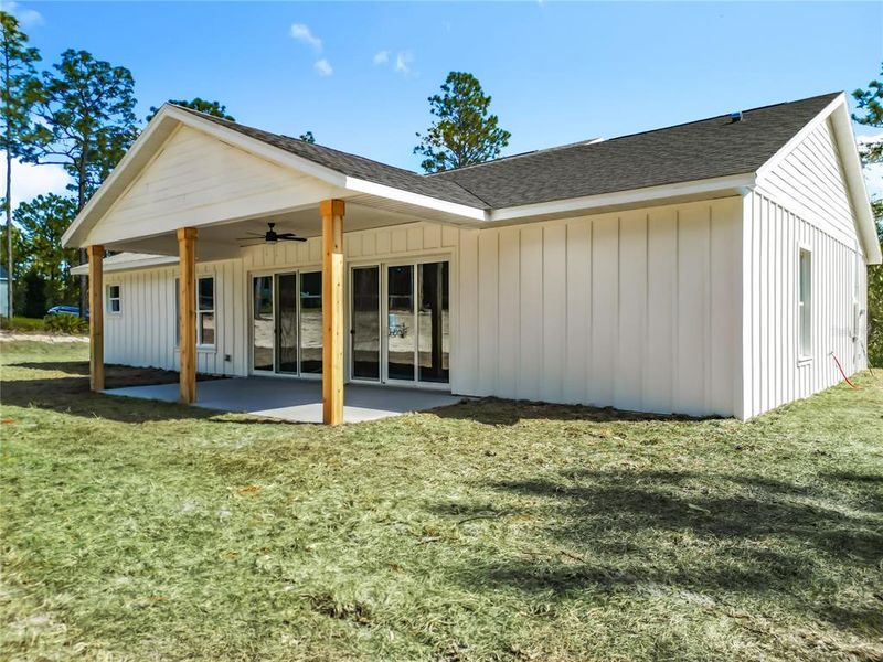 Exterior details and patio area of a home in , Dunnellon (Image 4).