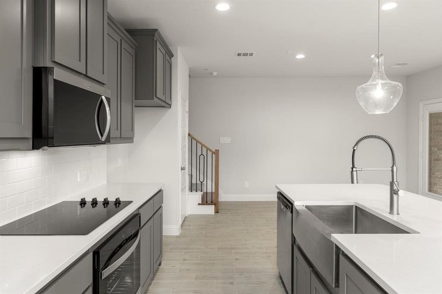 08. 6949 Mustang Isle - Kitchen (4) 08. 6949 Mustang Isle - Kitchen (4)