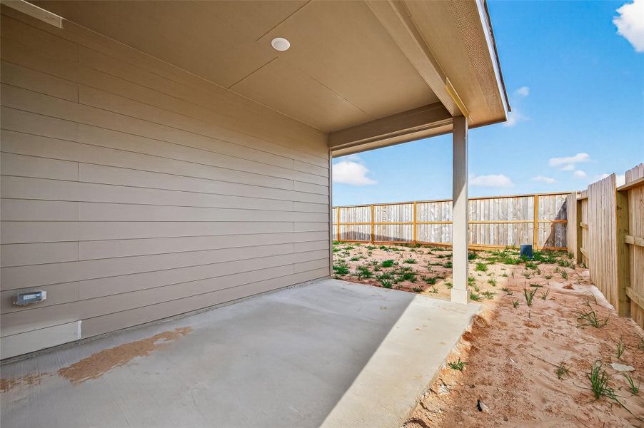 Exterior details and patio area of a home in , Brookshire (Image 4).