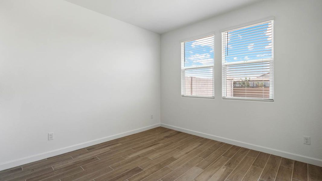 Spacious, unfurnished interior of a new home in Quail Ranch, San Tan Valley (Image 15).